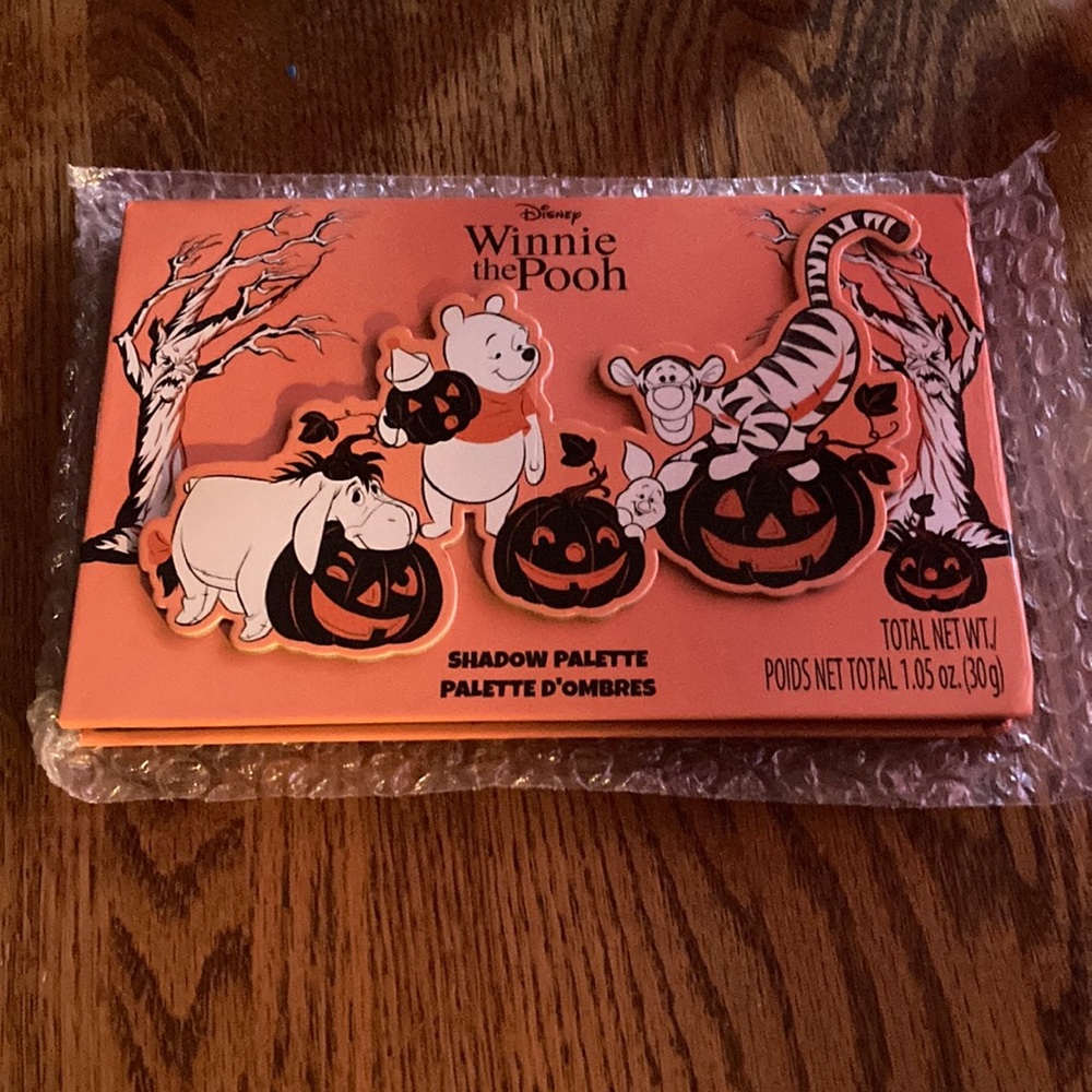 🎃Winnie the Pooh Halloween eye shadow Palette